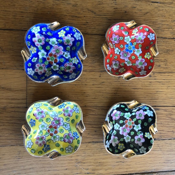 Vintage Hand Painted Floral Ashtrays Made in Japan - Picture 2 of 10